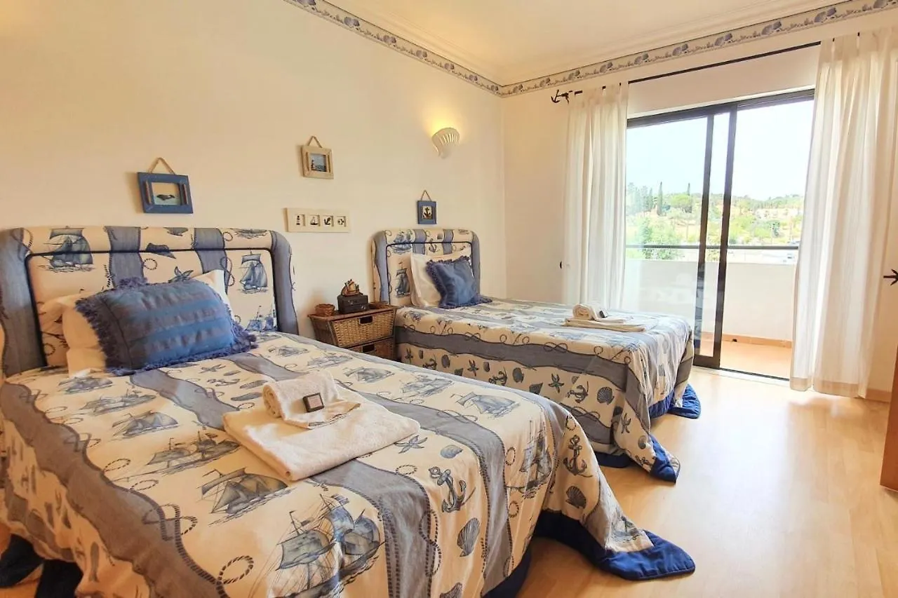 펜션 Lovelystay - Alto Dos Calicos 2Br House With Garden 알부페이라